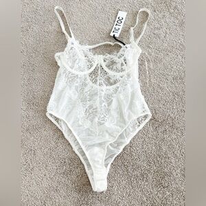 NWT Tic Toe laundry white size small